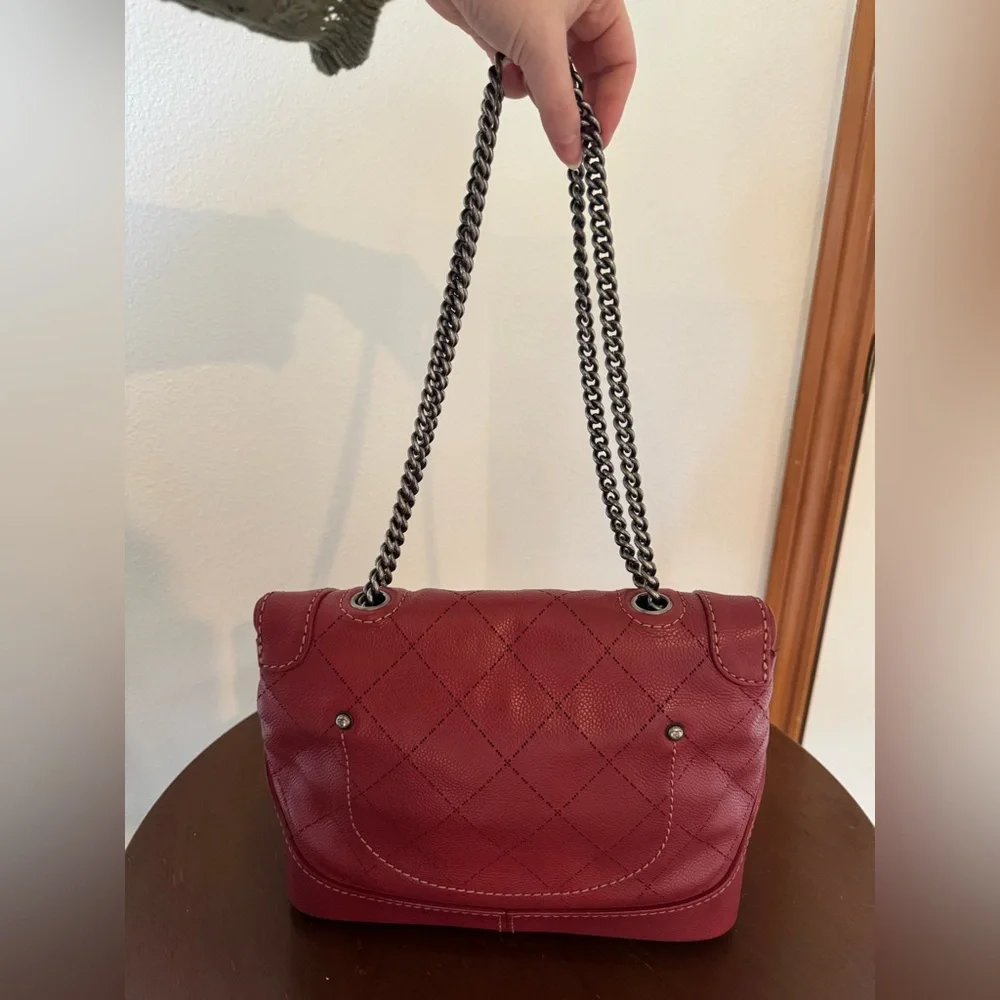 CHANEL Burgundy Quilted Shoulder Bag with Chain Strap - Picture 3 of 8